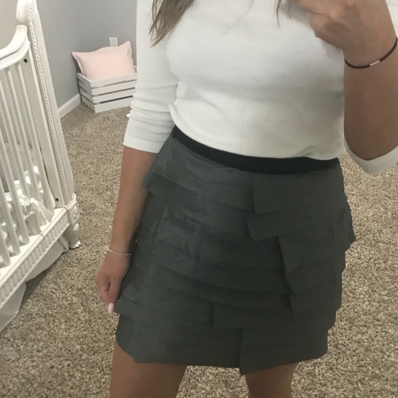 Grey mini skirt ! Super cute - Picture 3 of 7